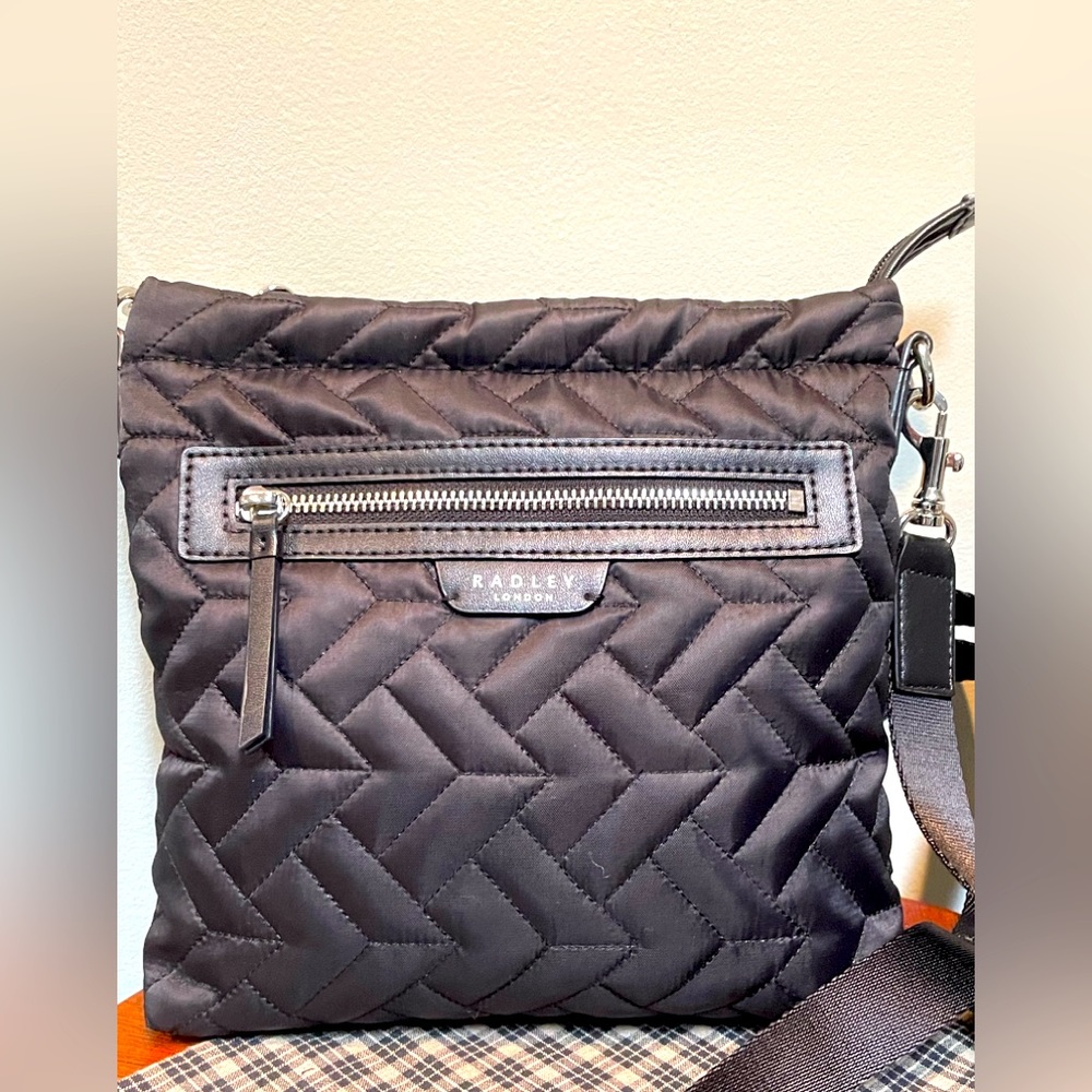 Radley London Finsbury Park Quilt small zip top crossbody in black